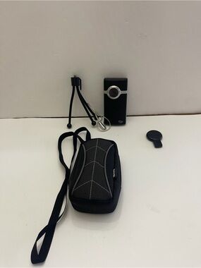 Flip Video Camera 2nd Generation 4 GB Model W/ Tripod plus Case In EUC